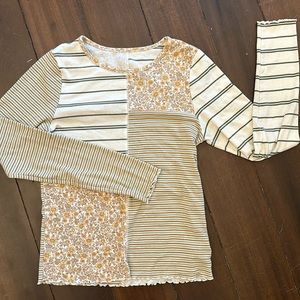 American Eagle long sleeved shirt (L)